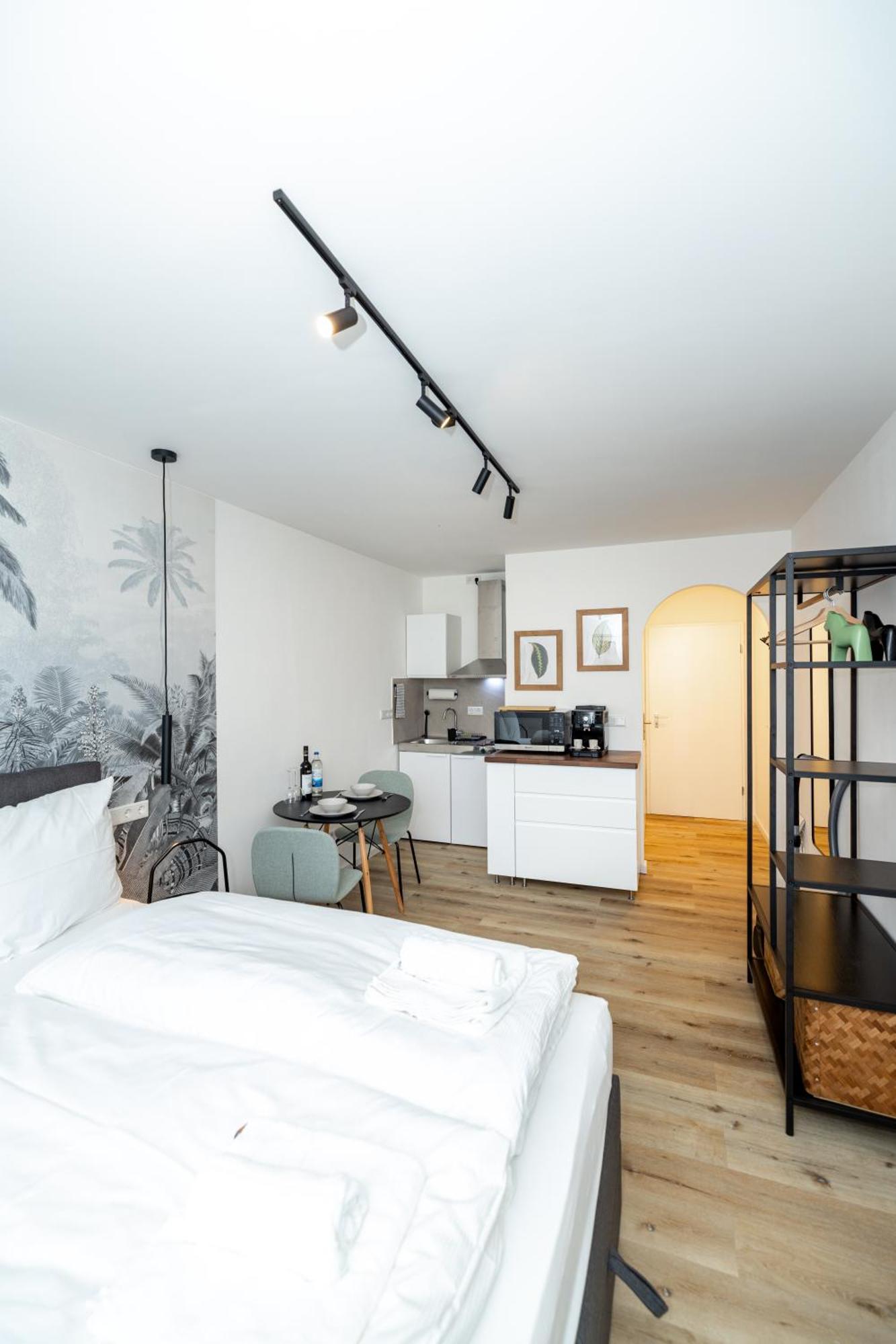 Kleines Apartment Mit Balkon Вюрцбург Экстерьер фото